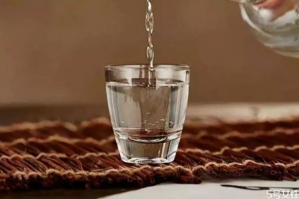 白酒可以掺着喝吗(白酒可以掺着喝吗) 白酒可以掺着喝吗(白酒可以掺着喝吗)