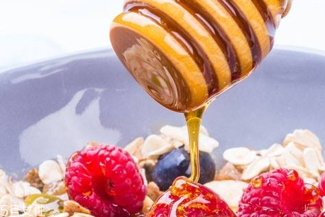 麦片和蜂蜜一起吃的好处(麦片和蜂蜜一起吃有什么功效)