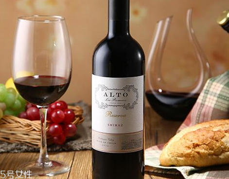 乘坐高铁可以带红酒上车吗(乘坐高铁可以带红酒上车吗)