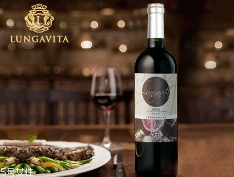 红葡萄酒兑雪碧的危害(葡萄酒兑雪碧喝有什么害处)