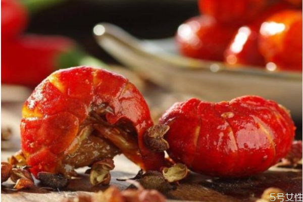 虾球是哪来的特色(金丝虾球的风味特色是什么)