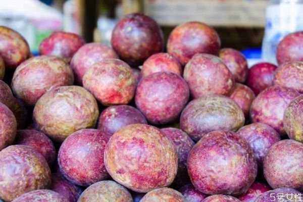 成熟的百香果什么样子(百香果什么样是熟了) 成熟的百香果什么样子(百香果什么样是熟了)