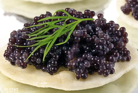 黑鱼子酱的营养价值(黑鱼子酱的功效和作用)