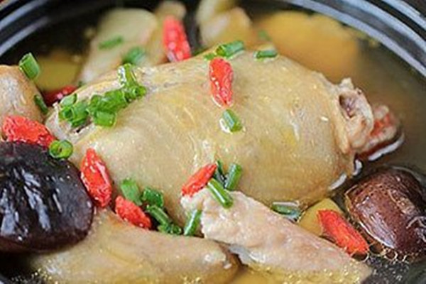 炖鸽子汤可以放生姜吗(炖鸽子汤要放生姜吗)