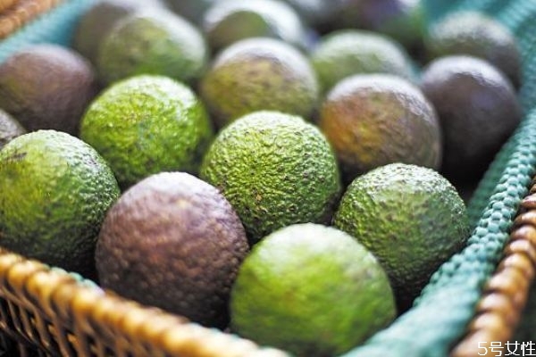 牛油果能直接敷脸吗(牛油果能直接敷脸吗)