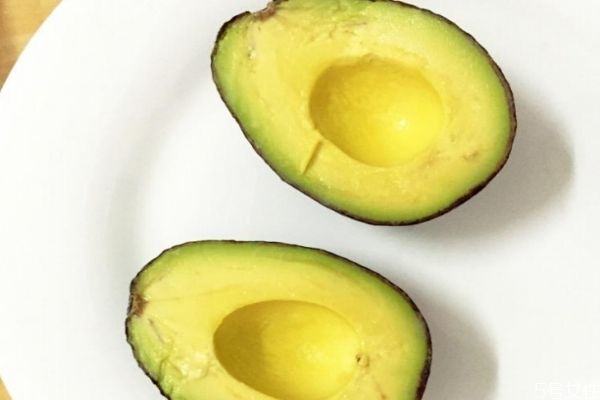 牛油果怎么挑选(牛油果怎么挑选最好吃)
