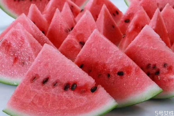 吃西瓜的禁忌(吃西瓜的禁忌有哪些)