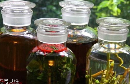 石斛花泡酒多久能喝(石斛花泡酒最长能放多久)