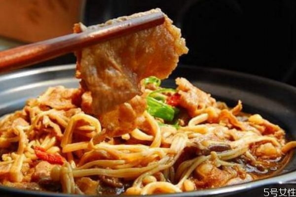 做肥牛金针菇有什么技巧(怎样做肥牛金针菇)