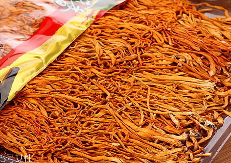 虫草花炖制用量(虫草花煲汤一次放多少克)