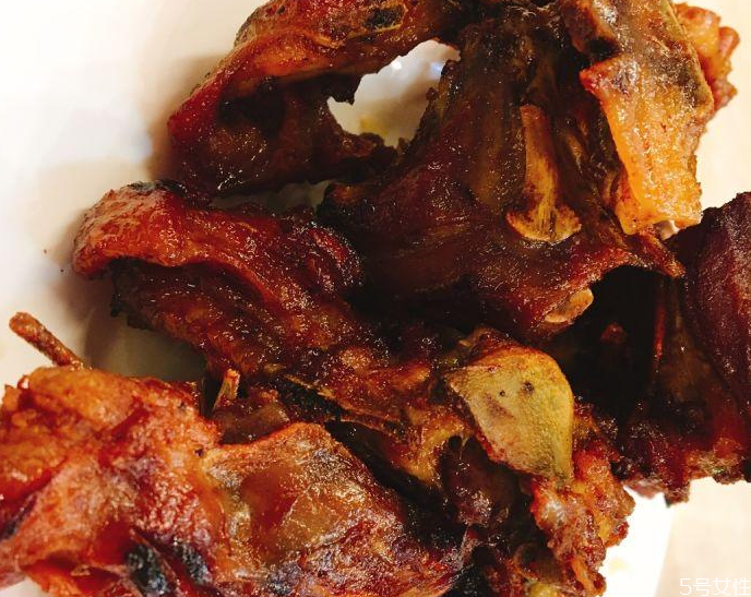 炸鸡架的烹饪技巧(炸鸡架的方法和步骤)