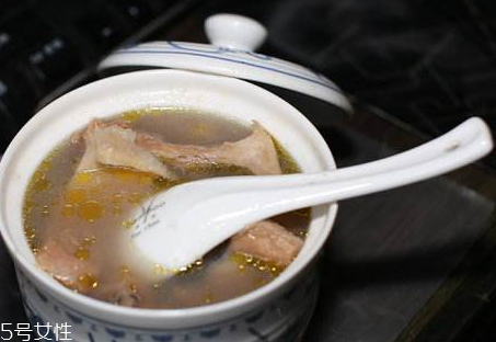 榴莲壳炖鸡的做法(榴莲壳炖鸡的做法及功效)