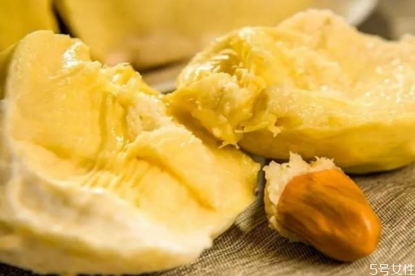 吃榴莲1小时候喝酒可以吗(喝酒后1小时能吃榴莲吗)