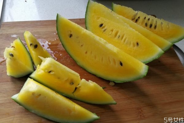 黄瓤西瓜是转基因的吗(黄瓤西瓜是不是转基因食品) 黄瓤西瓜是转基因的吗(黄瓤西瓜是不是转基因食品)