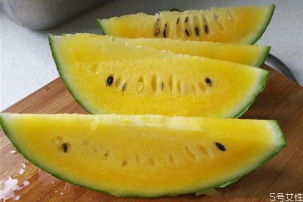 黄瓤西瓜和红瓤西瓜有什么区别(红瓤西瓜和黄瓤西瓜的区别) 黄瓤西瓜和红瓤西瓜有什么区别(红瓤西瓜和黄瓤西瓜的区别)