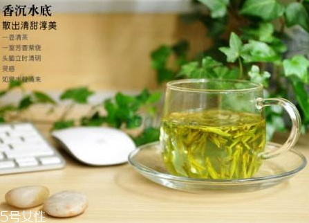 龙井玫菊花茶一起泡的好处(龙井茶和菊花茶一起泡的功效)