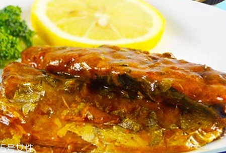 秋刀鱼罐头好吃吗(秋刀鱼罐头怎么吃)