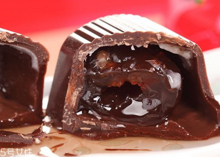 酒心巧克力热量高吗(酒心巧克力热量高吗)