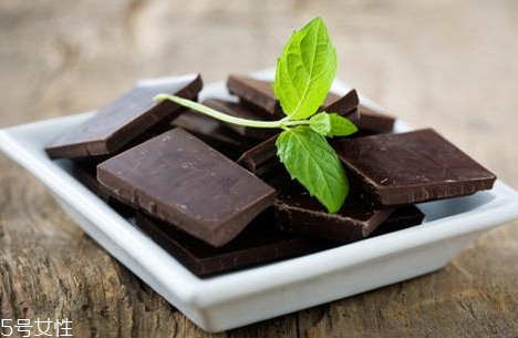 黑巧克力保质期(黑巧克力保质期一般多长时间)