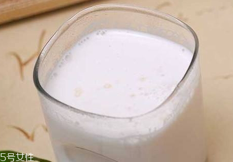 椰子粉的好处(椰子粉的好处和坏处)