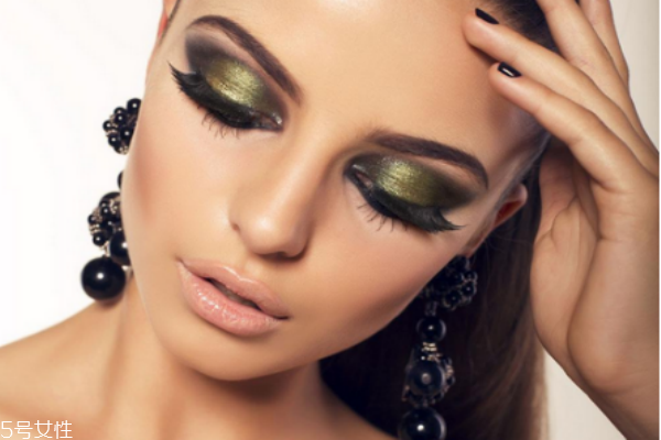 眼影飞粉怎么办(眼影飞粉怎么办)