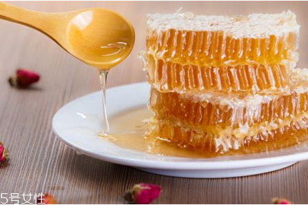 保存蜂巢蜜要注意事项(蜂巢蜜保存方法) 保存蜂巢蜜要注意事项(蜂巢蜜保存方法)