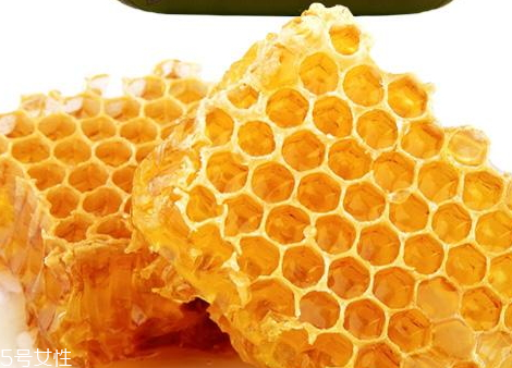巢蜜怎么吃才不浪费(巢蜜怎么吃比较好)