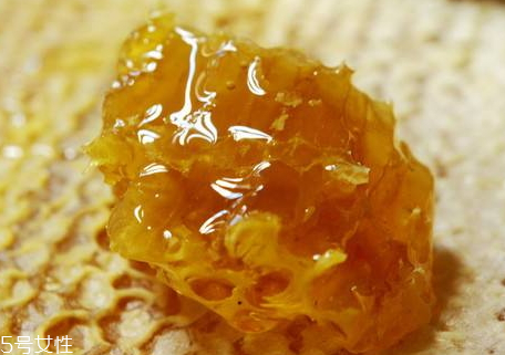 蜂蜜直接涂脸的方法(用蜂蜜直接涂脸)