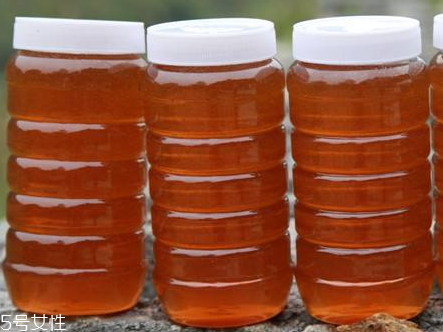 蜂蜜放久了能吃吗(蜂蜜时间放久了能不能吃)