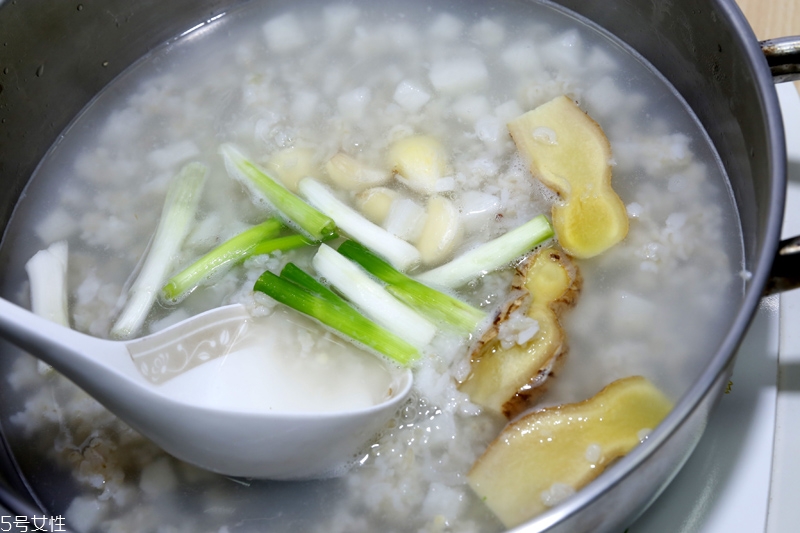 葱蒜三宝粥(四宝粥怎么做)