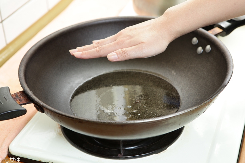 判别油温技巧(油温的判断方法)