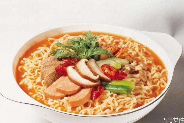 早上偶尔吃方便面可以吗(早上偶尔吃方便面可以吗)