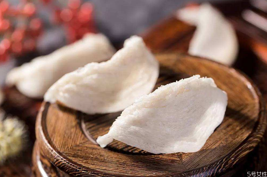 燕窝炖好后的颜色(燕窝炖好后的颜色)