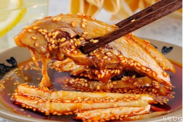 口水鸡的热量高吗(口水鸡的热量高吗)