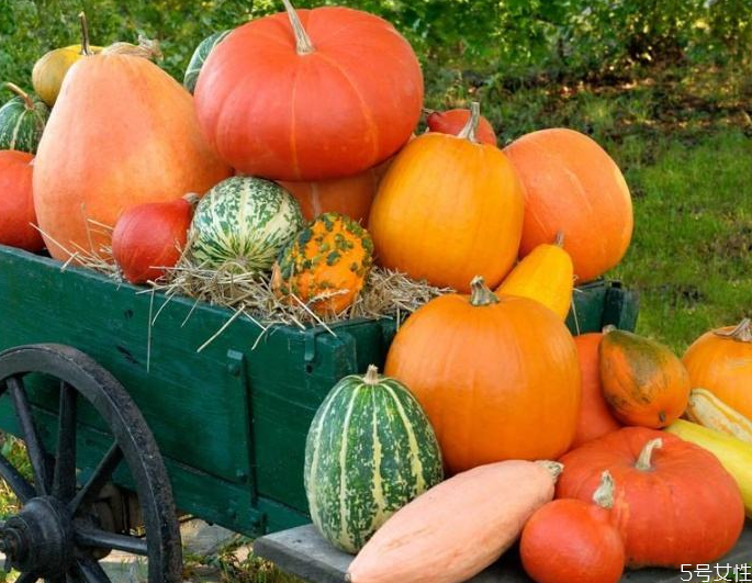 南瓜可以生吃吗(南瓜可以生吃吗百度百科)