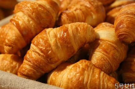 餐前面包存在的原因(为什么要吃餐前面包)