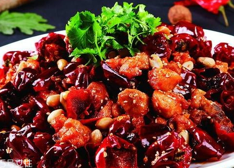 辣子鸡好吃吗(母鸡炒辣子鸡好吃吗)