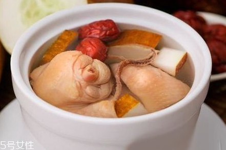 煮火锅直接放火锅底料吗(煮火锅直接放火锅底料吗?) 煮火锅直接放火锅底料吗(煮火锅直接放火锅底料吗?)