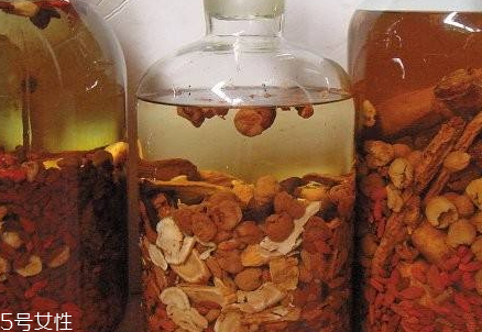 杜仲泡酒用什么酒(杜仲泡酒用什么酒好)