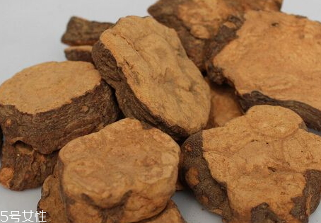 首乌酒要泡多久(首乌泡酒要泡多少天才能喝呢)