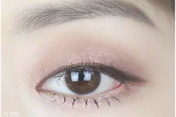 单眼皮眼妆教程(单眼皮眼妆教程视频初学者)