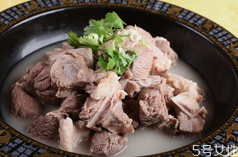炖羊肉要放大料吗(炖羊肉要放大料吗)