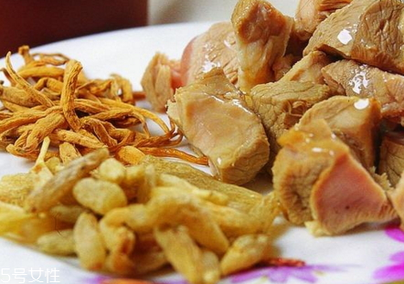 玄参麦冬瘦肉汤的功效(玄参麦冬瘦肉汤的功效和做法)