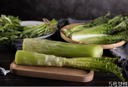 莴笋中间黑心了能吃吗(莴笋中间空心了还能吃吗)
