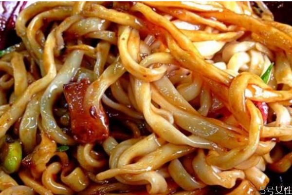 炸酱面的炸酱怎么做(炸酱面的炸酱怎么做最好吃)