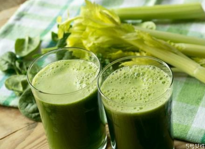 西芹汁什么时候喝(西芹汁什么时候喝减肥最好)