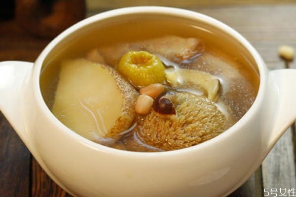 猴头菇煲汤的好处(猴头菇煲汤的好处)