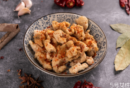 炸酥肉起泡沫怎么解决(炸酥肉起泡沫怎么解决)