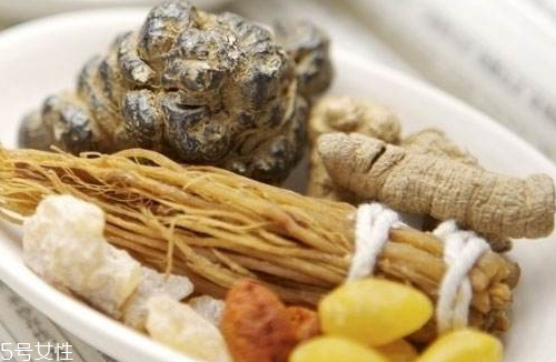 丹参和三七一起吃功效(丹参,三七一起吃的功效)