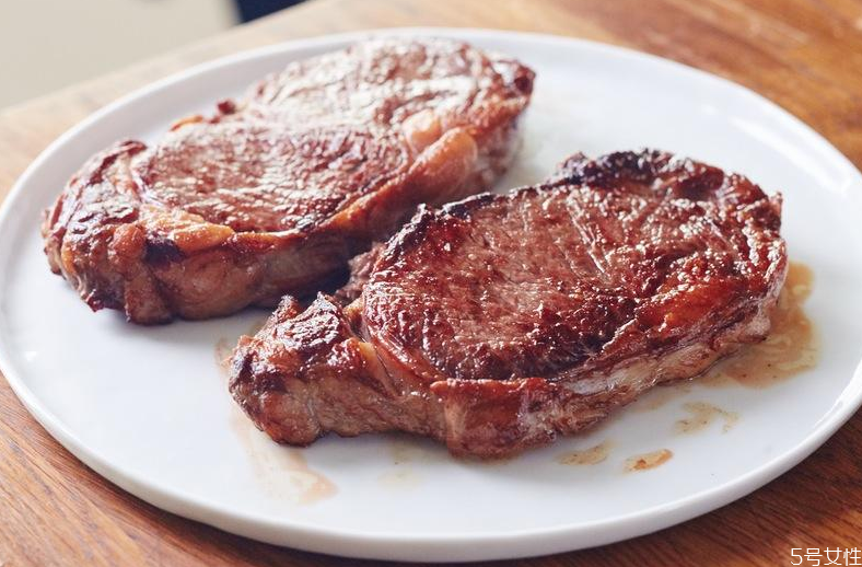 牛排可以泡水解冻吗(牛排可以泡水解冻吗)